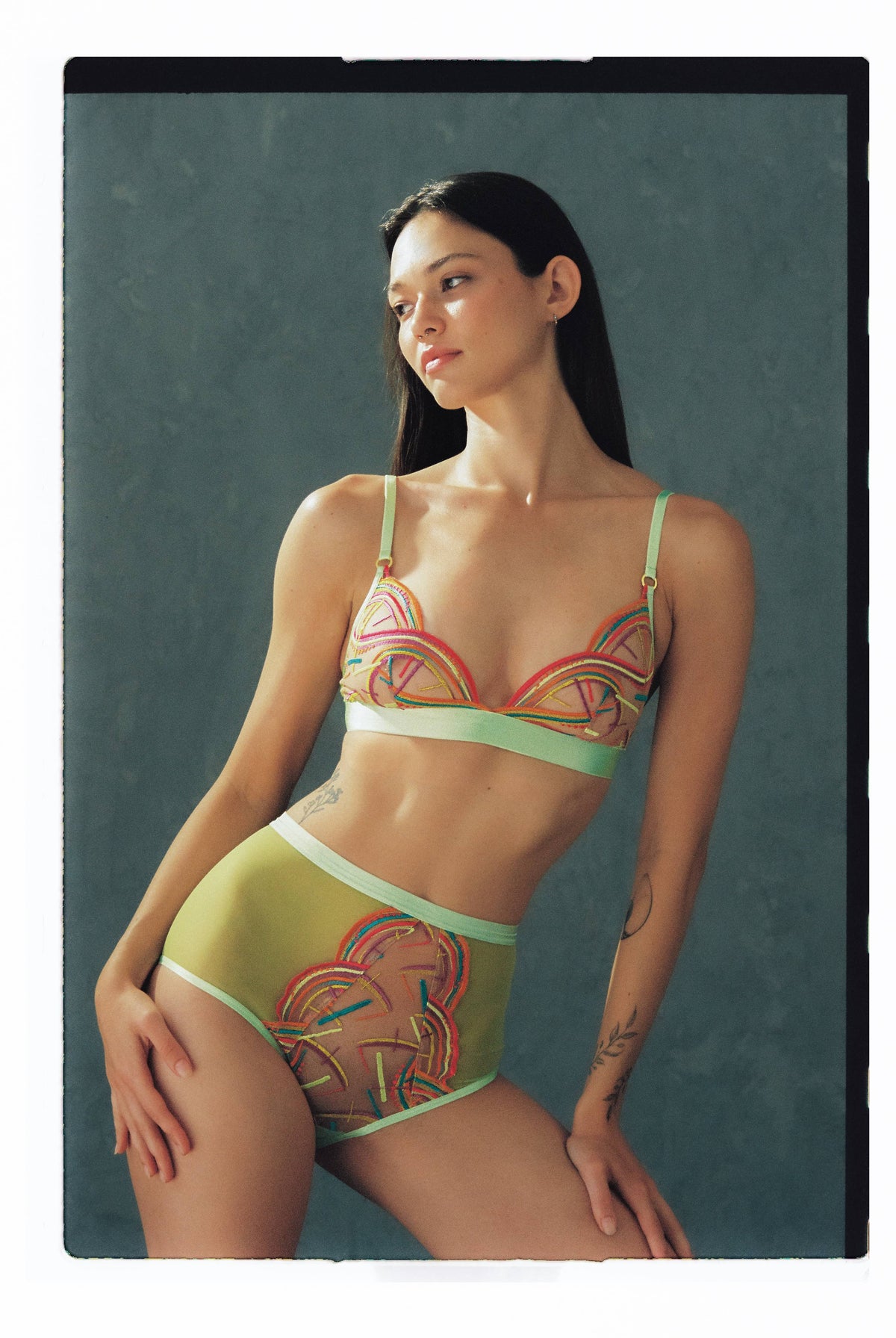 Disco Deco Triangle Bralette – Bralette brodée graphique vert lime – Somewhere Never - Baume Shop