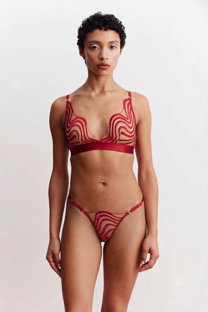 Making Waves Triangle Bralette – Bralette brodée rouge high apex – Somewhere Never - Baume Shop