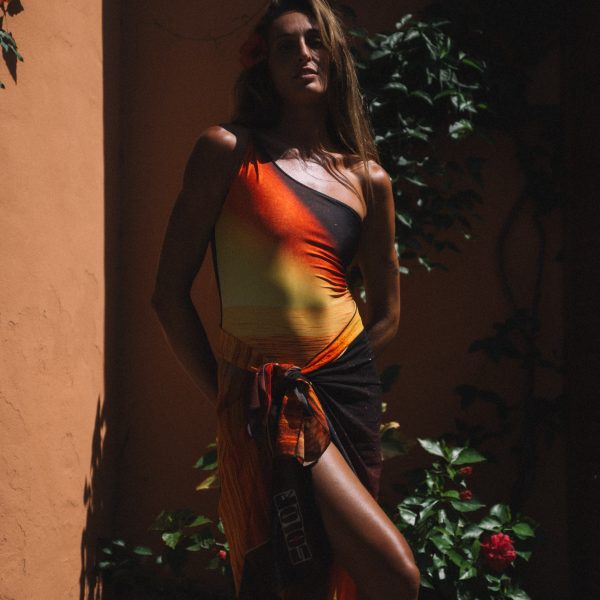 Mallorca – Maillot une pièce épaule asymétrique imprimé coucher de soleil – SOLOR DV