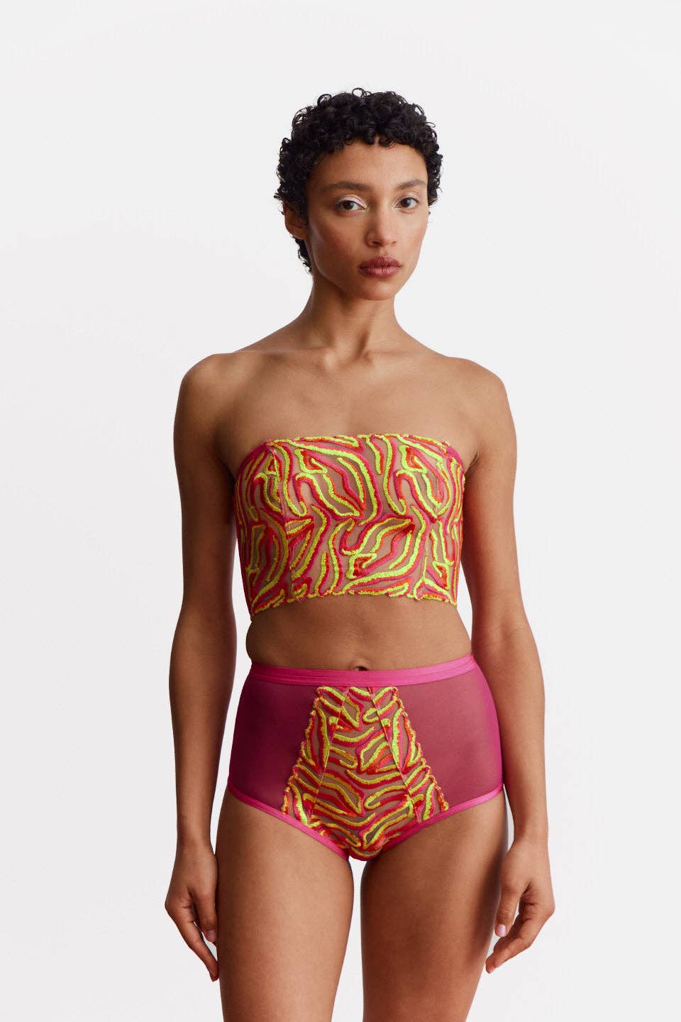 Running Wild Bandeau Bralette – Bandeau brodé rayures rose & or – Somewhere Never - Baume Shop