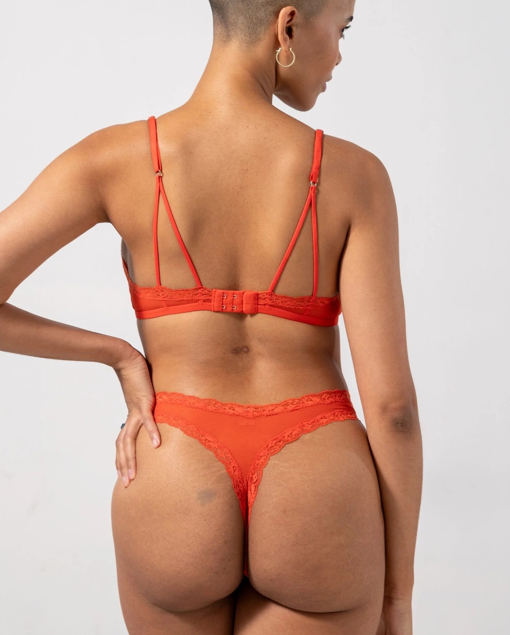 String dentelle rouge – Understatement - Baume Shop